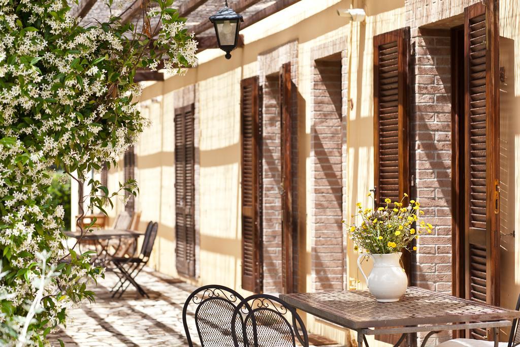 Casale Pundarika Guest House ริปาร์เบลลา ภายนอก รูปภาพ